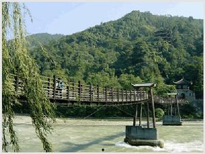 安澜桥吃瓜,揭秘桥上那些事儿