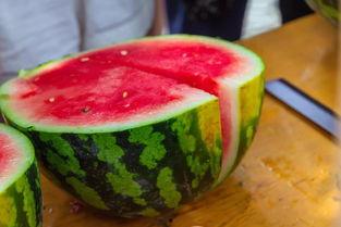 高校热门吃瓜资源,揭秘热门吃瓜资源背后的故事